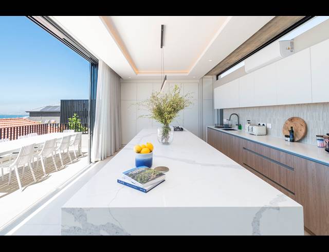 4 BEDROOM FREEHOLD FOR SALE IN GREEN POINT